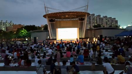 장안구 한여름밤 달빛영화 산책 성황리 개최